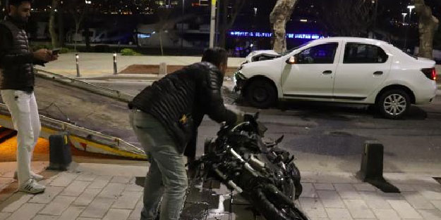 Üsküdar'da motosiklet ile otomobil kafa kafaya çarpıştı: 2 ağır yaralı