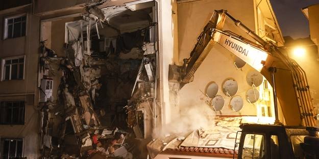 Üsküdar'da patlamanın yaşandığı binada yıkım çalışması başladı