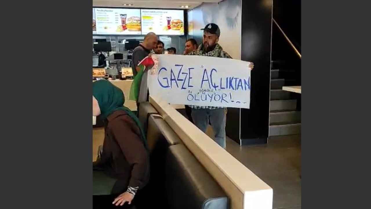 Üsküdar'da siyonist destekçilerine geçit yok! Netanyahu maketi darağacında, mahalle halkı ayakta!