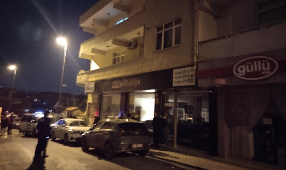 Üsküdar'da toprak kayması nedeniyle 2 bina boşaltıldı