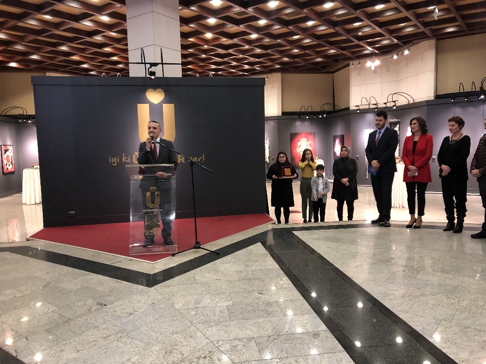 Üsküdar’da yazma ve dokumada çağdaş yorumlar sergisi açıldı 