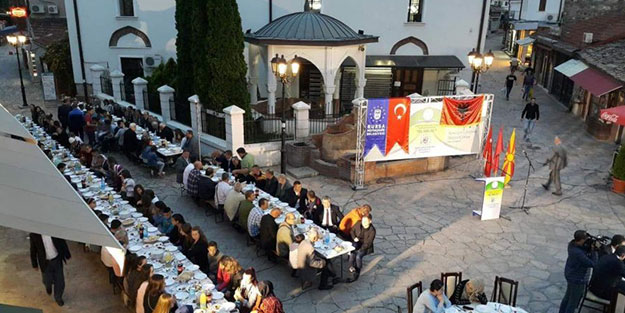 Üsküplü Müslümanlar oruçlarını Bursa'da açtı
