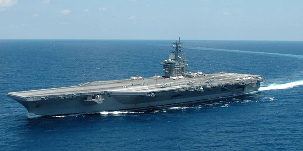 USS Dwight D. Eisenhower uçak gemisinin etrafında uçan İHA panikletti