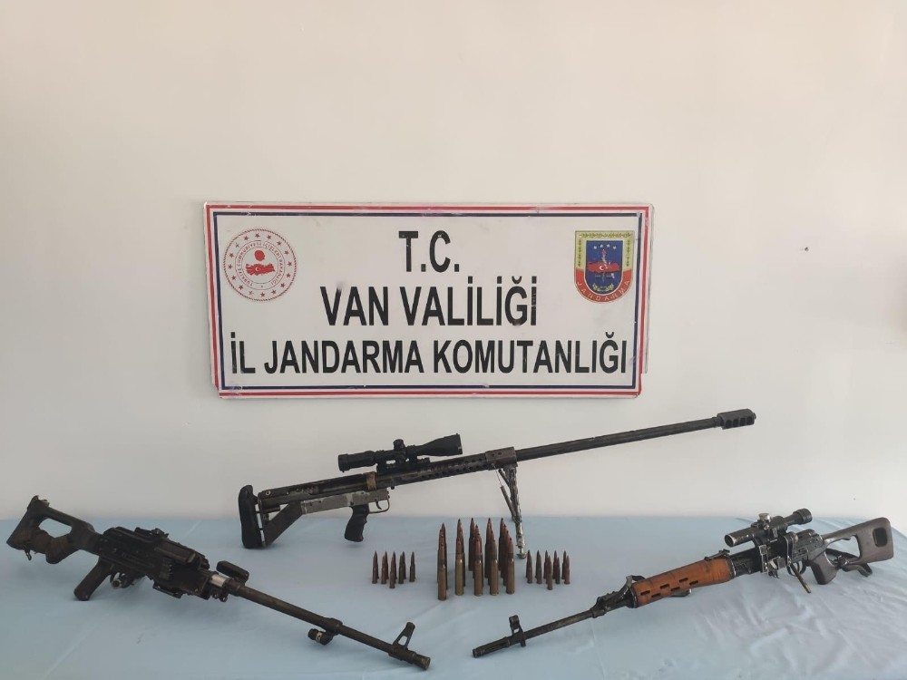 Üst düzey kişilere suikastta kullanılacak silahlar ele geçirildi 