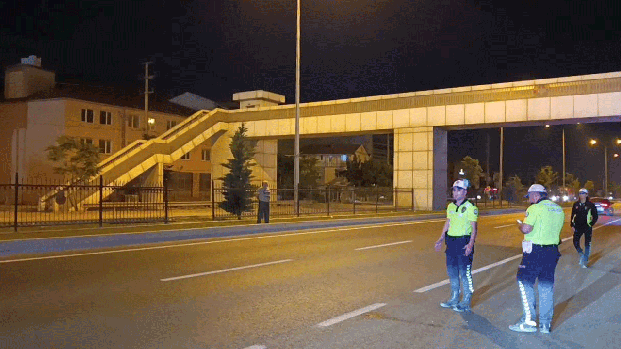 Üst geçit dururken canını hiçe saydı!