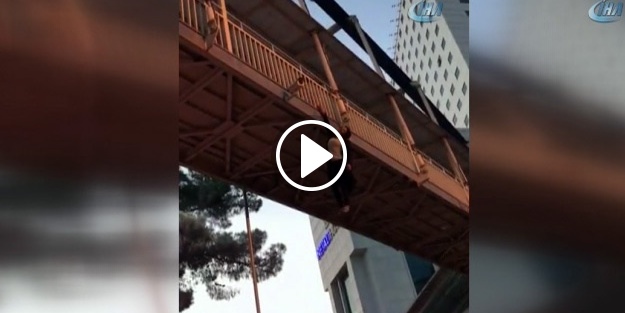 Üst geçitten atlamaya çalışan kız işte böyle kurtarıldı