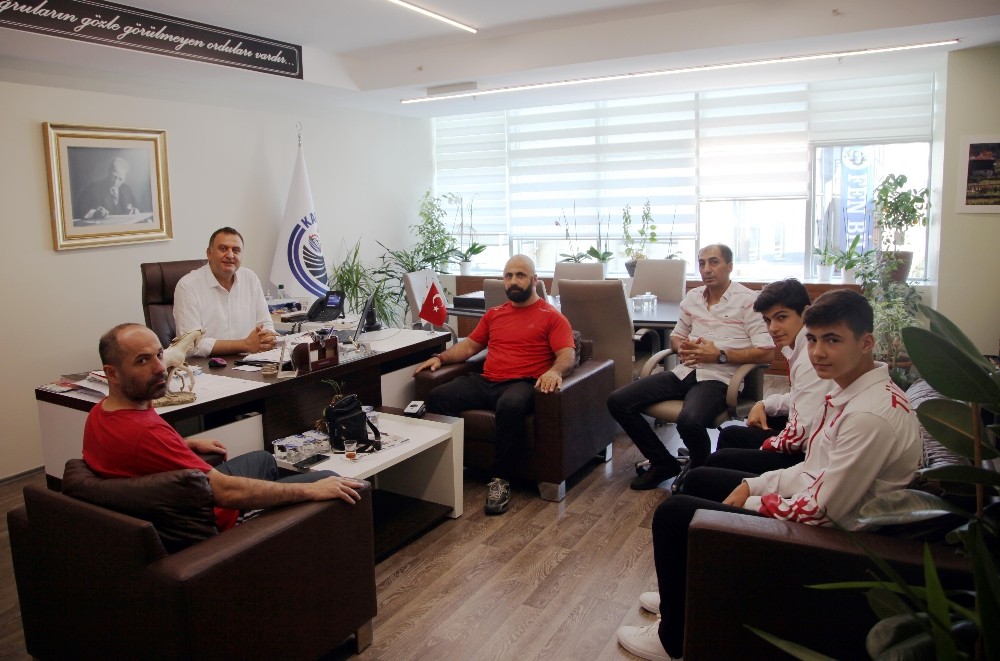 Üst Minikler Avrupa Boks Şampiyonası 3.’sü, Kartal’dan çıktı 