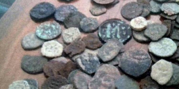 Üstlerinde 829 sikke ile yakalandılar!
