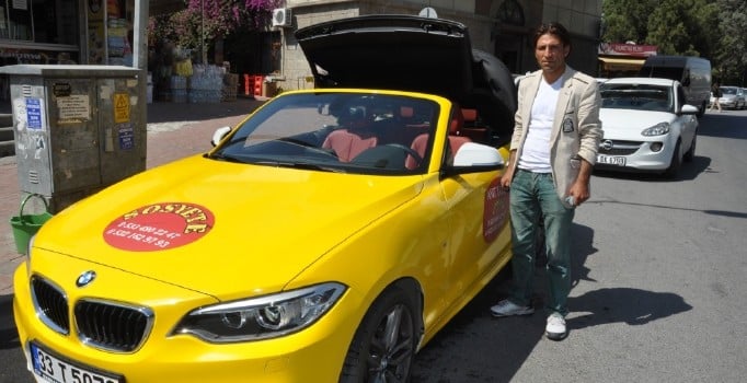 Üstü açık lüks otomobili ticari taksi yaptı