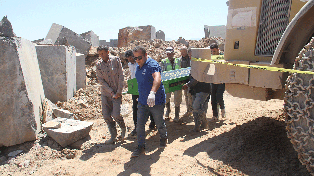 Üstüne maden blok düşen mühendisin feci ölümü