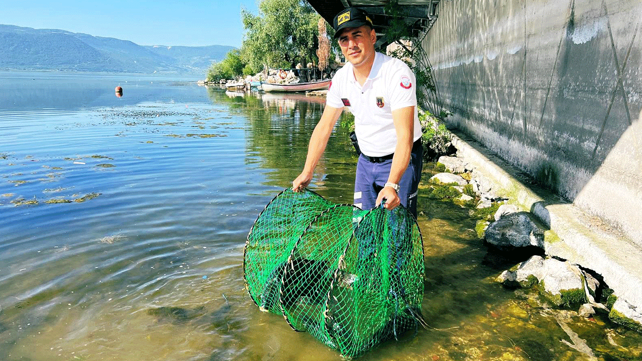 Usulsüz avlanan balıkçılar hayatının şokunu yaşadı