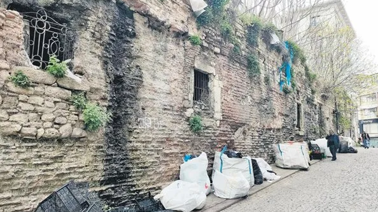 Utanç tablosu: İstanbul'da tarihi sarnıç hurda deposuna döndü!
