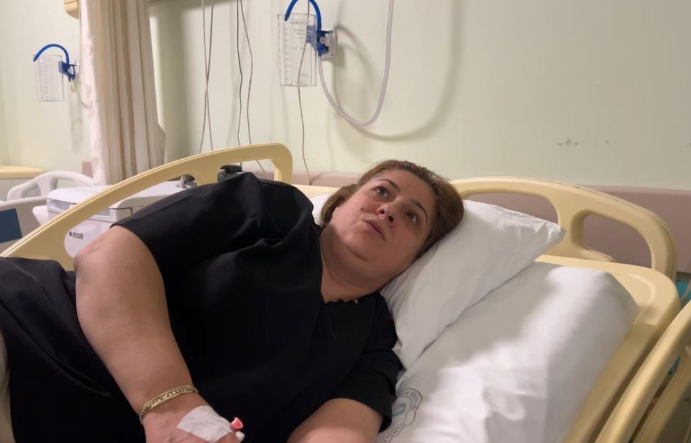 Ütü yapan kadının başına bir anda tavan düştü