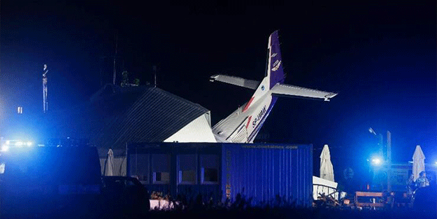 Uçak hangara çarptı! 5 kişi öldü