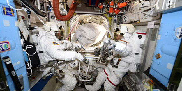 UUİ'de görevli astronot: Yaralar daha çabuk iyileşiyor