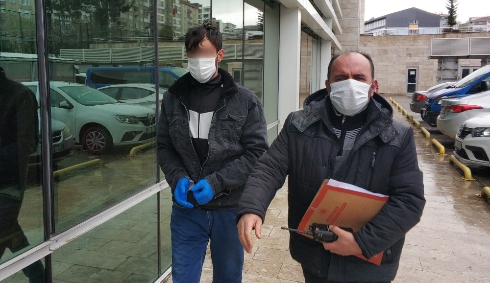 Üvey babası ve üvey kardeşini tüfekle yaralayan zanlı yakalandı 
