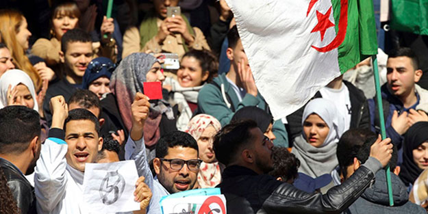 Uyahya'dan 'Suriye' uyarısı: Gösteriler çiçekle başladı, kanla bitti