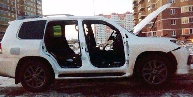 Uyandığında arabasını bomboş buldu!