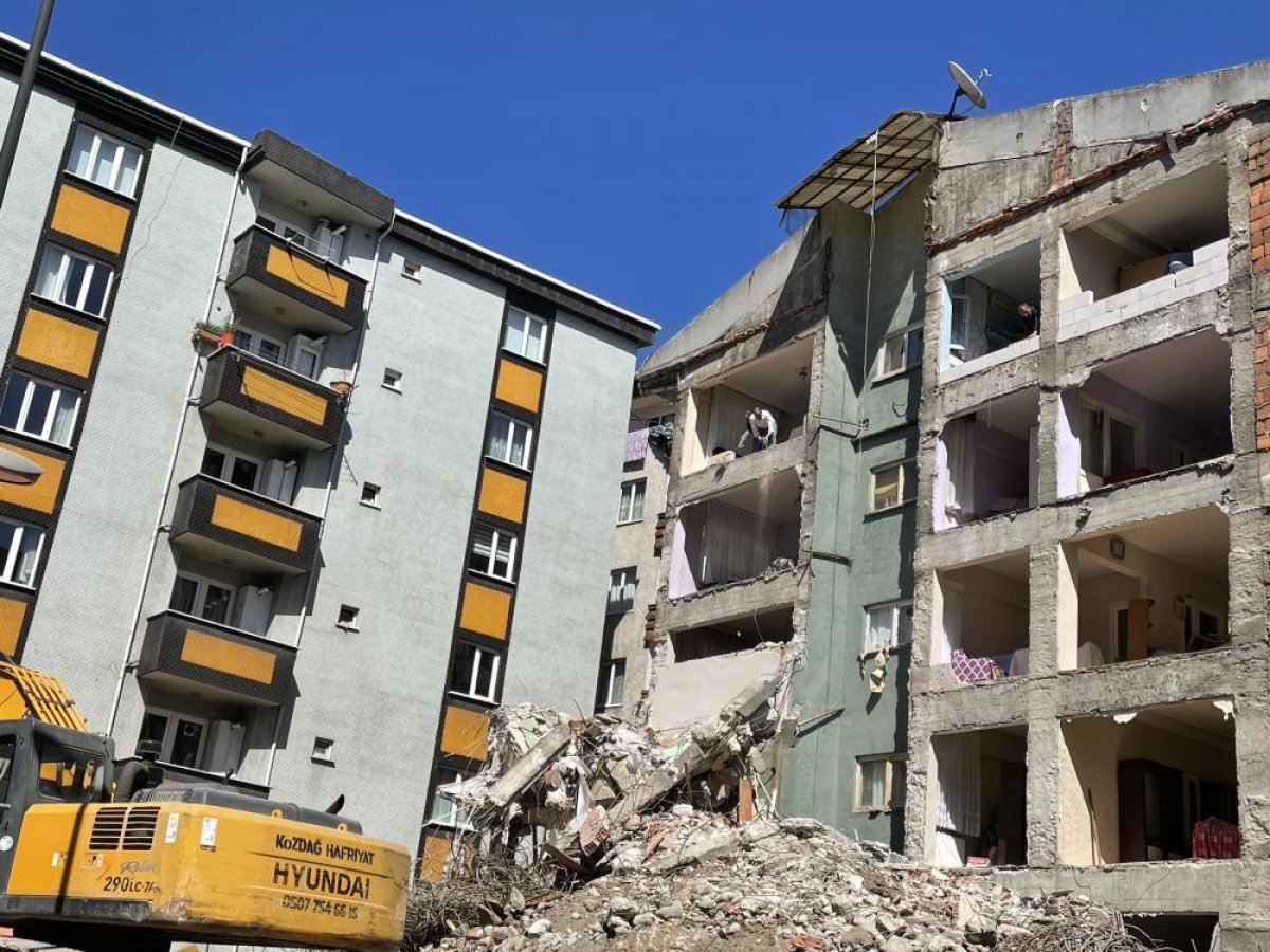 Uyanık müteahhidin foyası yıkımda ortaya çıktı