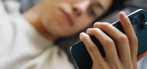 Uyanır uyanmaz cep telefonuna mı uzanıyorsunuz! 'Nomofobi' olabilirsiniz