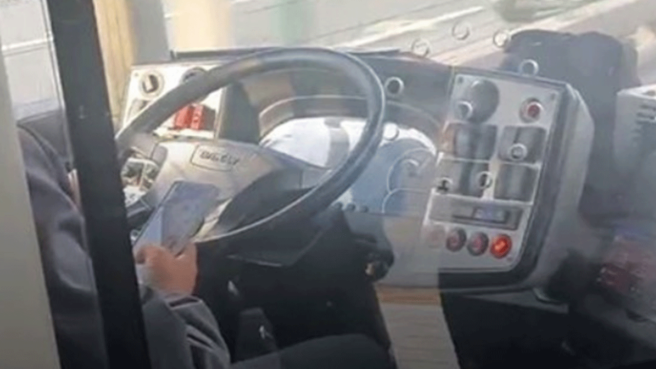 Uyarılara aldırış etmedi: Metrobüs şoföründen pes dedirten duyarsızlık!