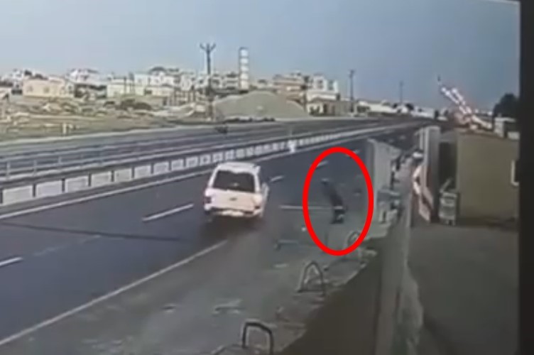 Uygulama noktasında dehşet: Polisi yaralayıp kaçtı