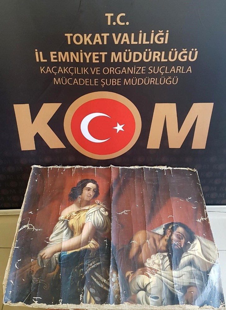 Uygulama noktasında durdurulan otomobilde tarihi tablo ele geçildi 