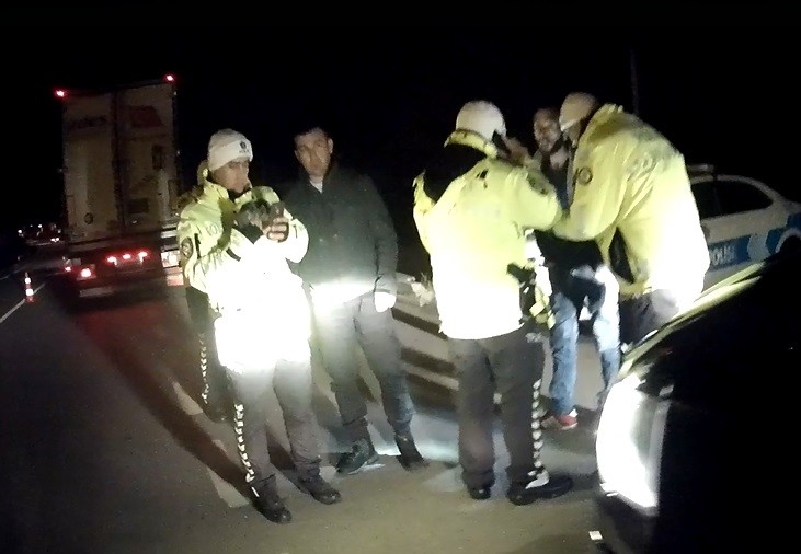Uygulamada trafikçiler 395 araç denetlendi, 159 sürücüye 53 bin lira ceza kesildi 
