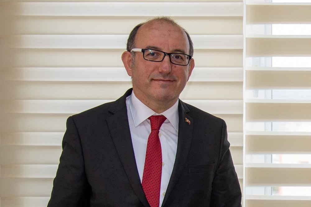 Uygulamalı Bilimler Fakültesi Dekanlığına Prof. Dr. İsa İpçioğlu atandı 