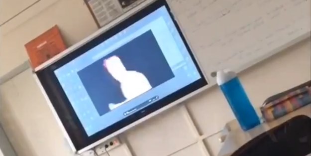 Uygunsuz görüntüleri şikayet eden başörtülü öğrencilere öğretmenden şoke eden azar!