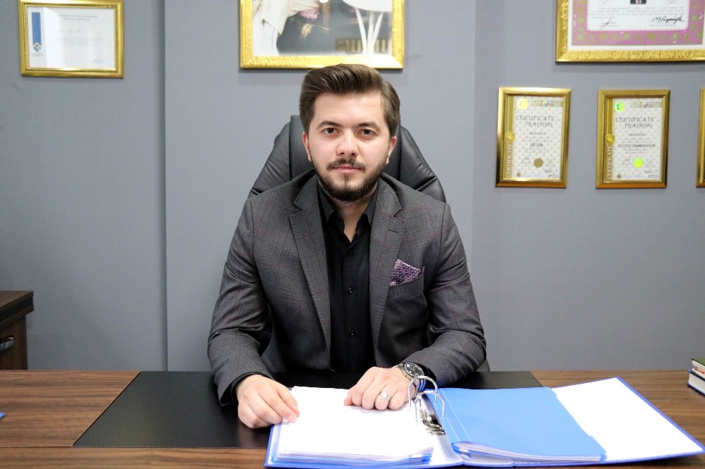 Uygunsuz görüntülerini çekip şantaj ve tehditle 100 bin lirasını aldılar 