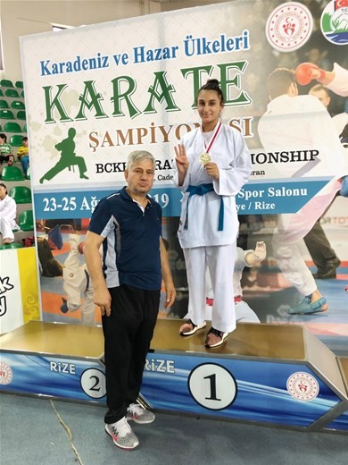 Uygur, Karadeniz ve Hazar Ülkeleri Uluslararası Karate Şampiyonasında birinci oldu 