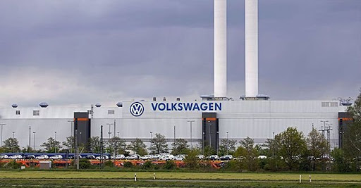 Uygur Türkleri Volkswagen’e tepki gösterdi