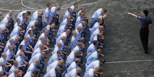 Uygur Türklerine yönelik kan donduran zulüm: Çin'i lanetlemeden ölme Müslüman!