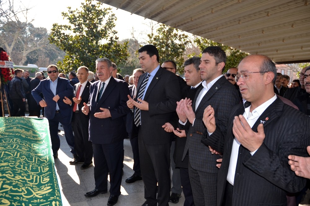 Uysal, partisinin vefat eden il başkanının cenaze törenine katıldı 