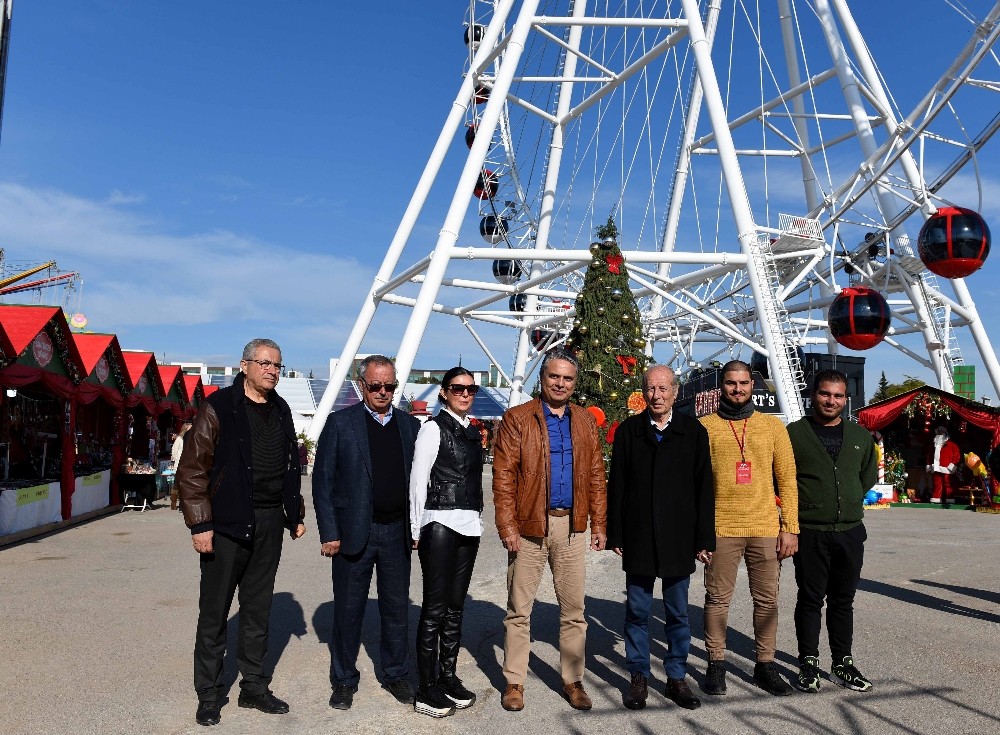 Uysal, Yeni Yıl Market’i ziyaret etti 