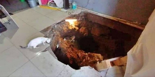 Uyuduğu kanepeyle birlikte yeraltı tüneline düştü!