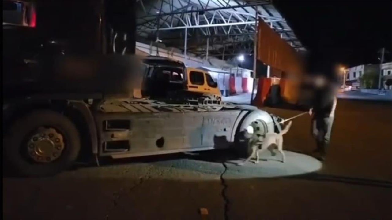 Uyuşturucu yüklü tır polis uygulamasından kaçamadı