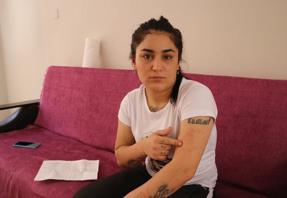 Uyuşturucu batağına düşürdükleri genç kadını gasp ve darp ettiler 