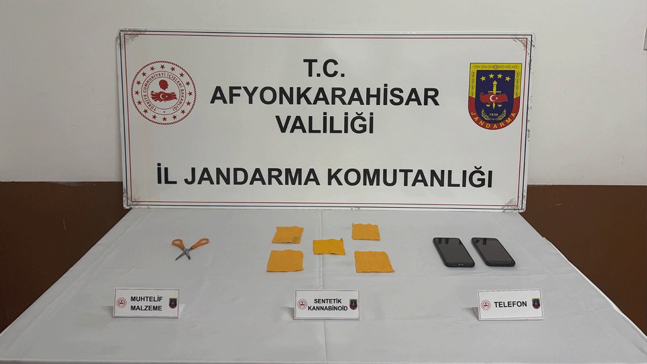 Uyuşturucu emdirilmiş peçeteyle yakalandı: bin 780 kullanımlık zehir ele geçirildi