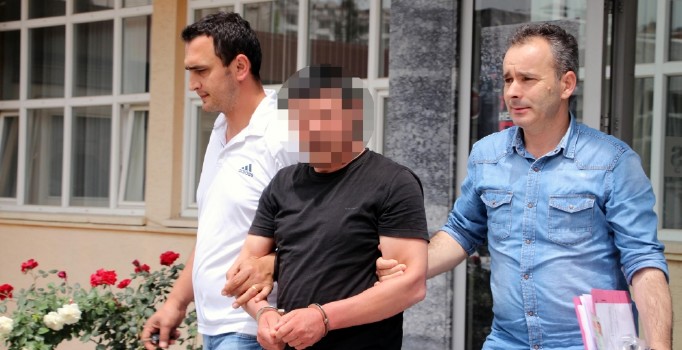 Uyuşturucu hap saklarken polise yakalandı