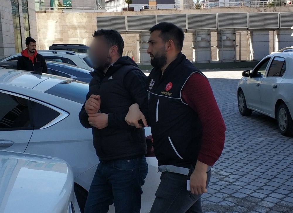 Uyuşturucu imalathanesi operasyonunda 3 tutuklama 