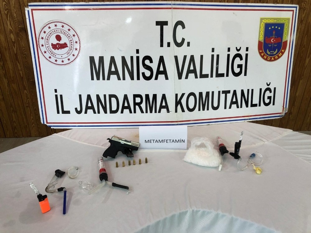 Uyuşturucu madde ile yakalanan 4 kişiye gözaltı 