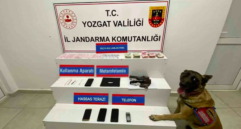 Uyuşturucu maddeyi sobada yakmak isterken yakalandılar