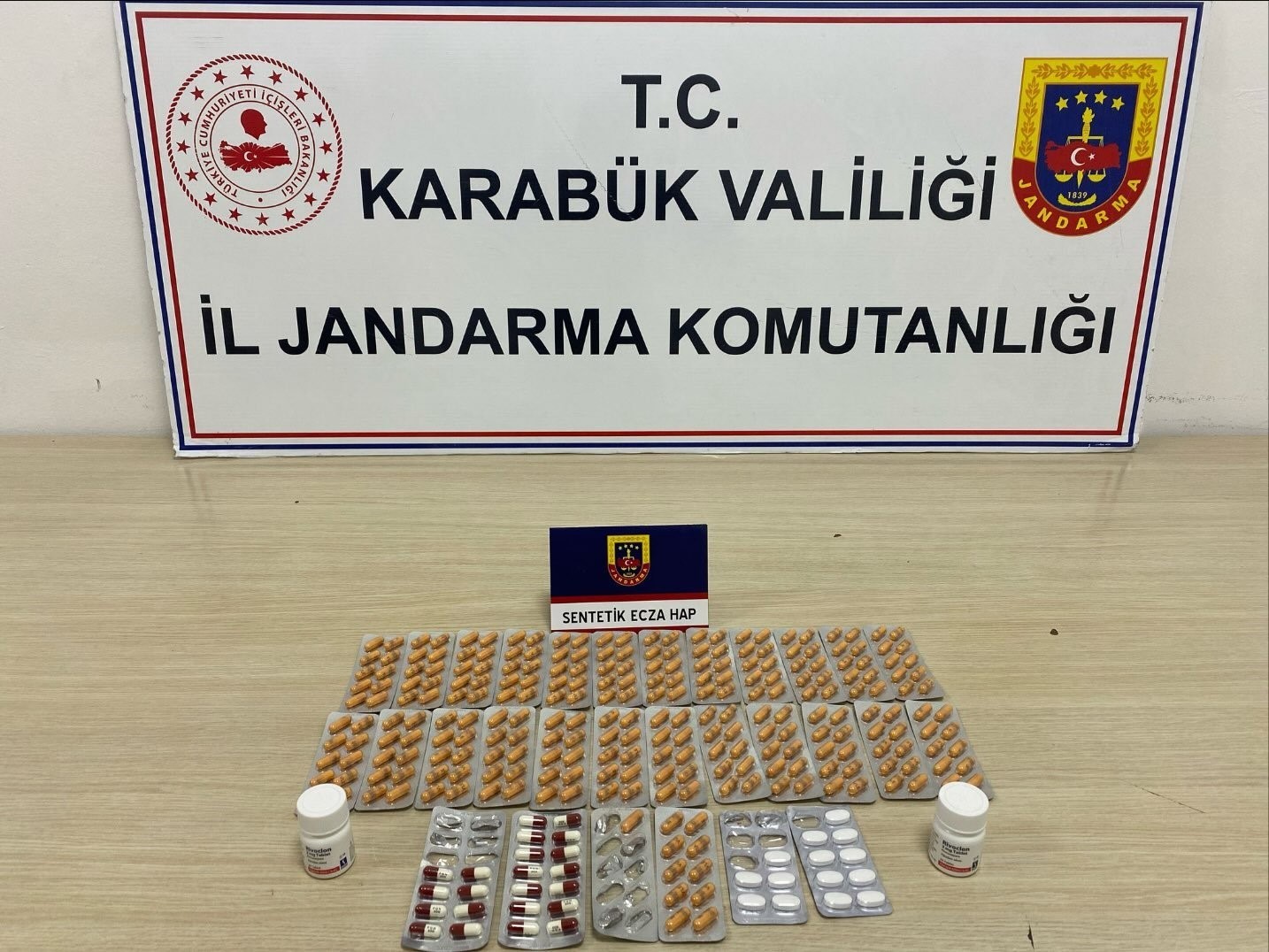 Uyuşturucu operasyonlarında 369 hap ele geçirildi! 7 kişi gözaltına alındı