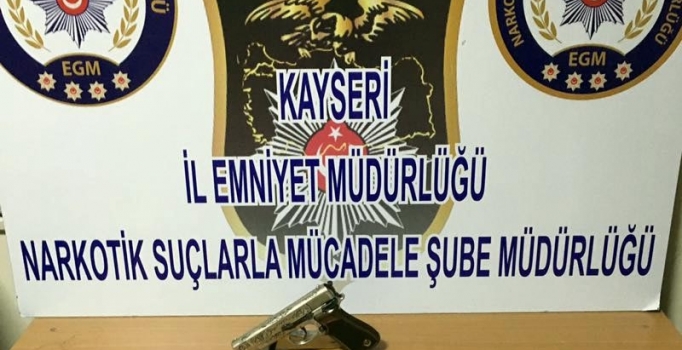 Uyuşturucu operasyonunda 2 kişi gözaltında