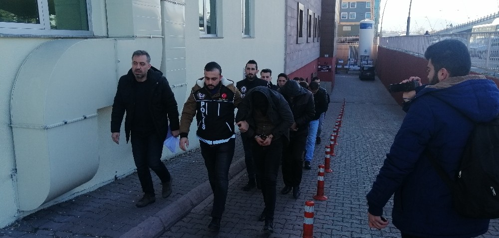 Uyuşturucu operasyonunda gözaltına alınan 8 kişi adliyeye sevk edildi 