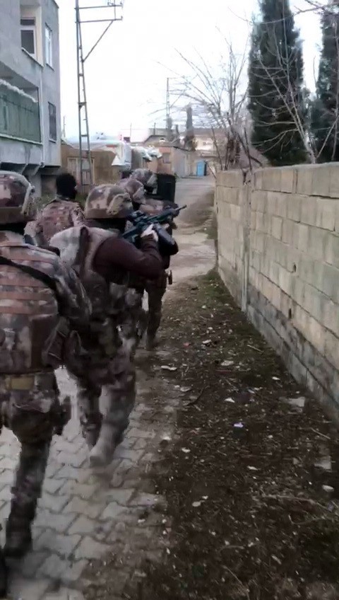 Uyuşturucu operasyonunda yakalanan 5 kişi tutuklandı 
