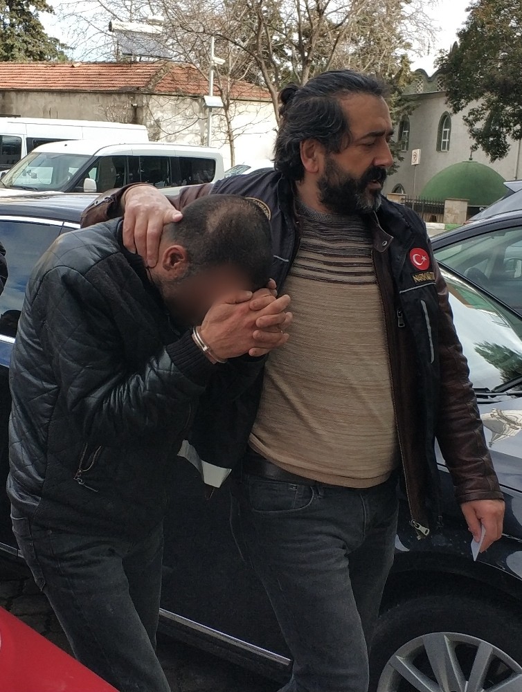 Uyuşturucu satarken polise yakalandı 