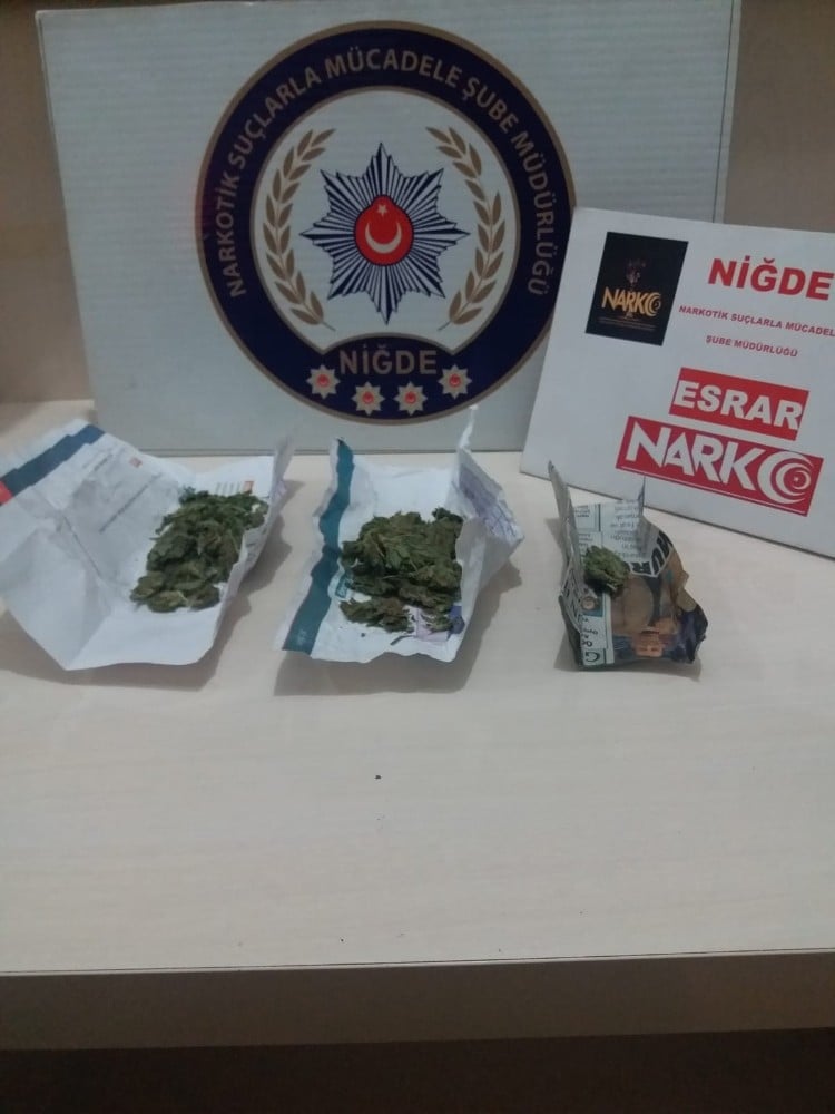 Uyuşturucu satarken suçüstü yakalandı 